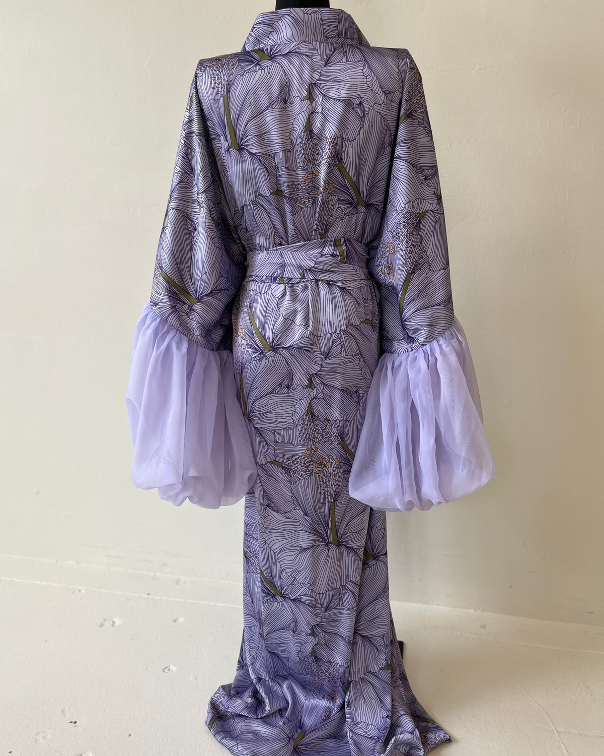 Hibiscus Wilted Sleeve Robe