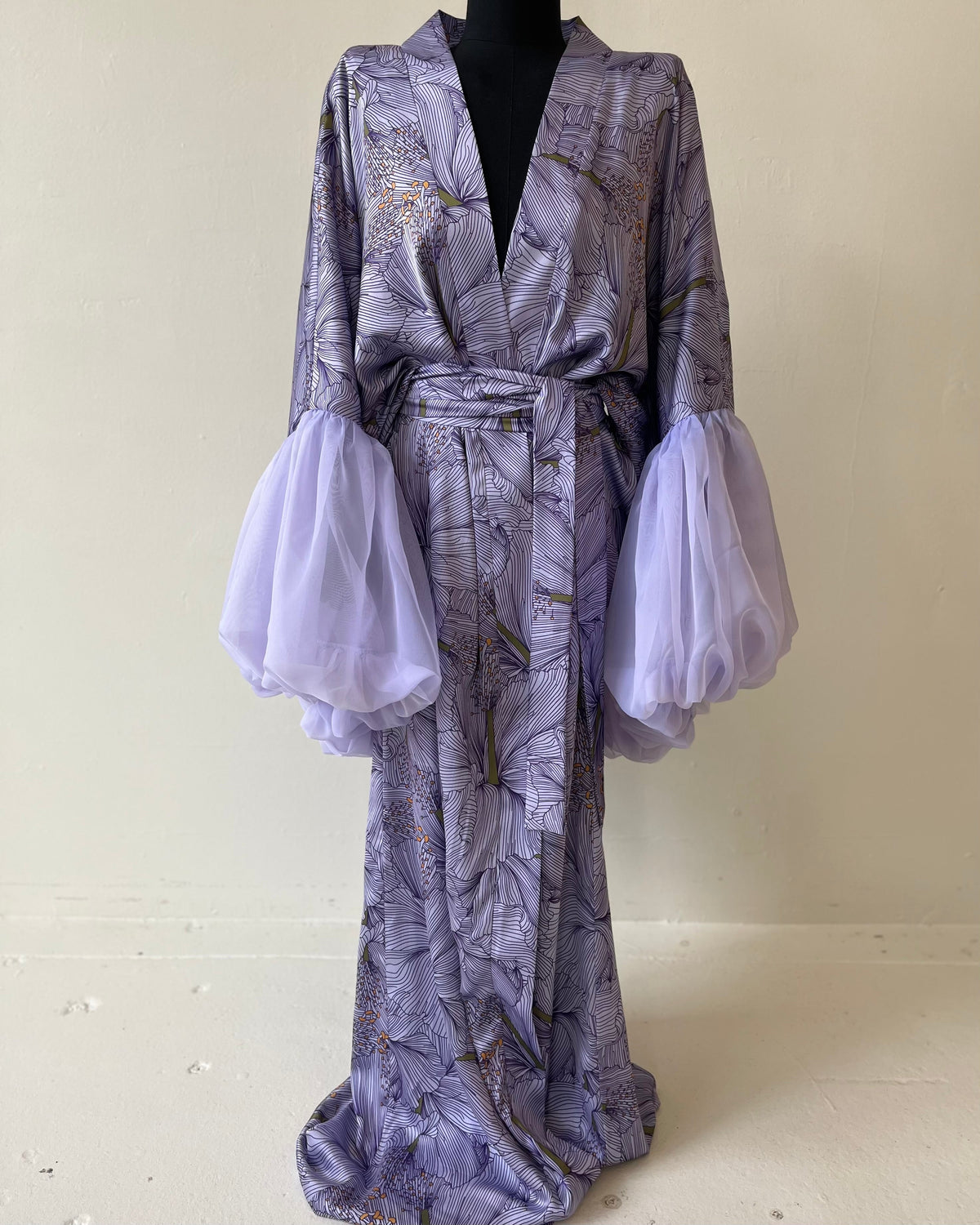 Hibiscus Wilted Sleeve Robe