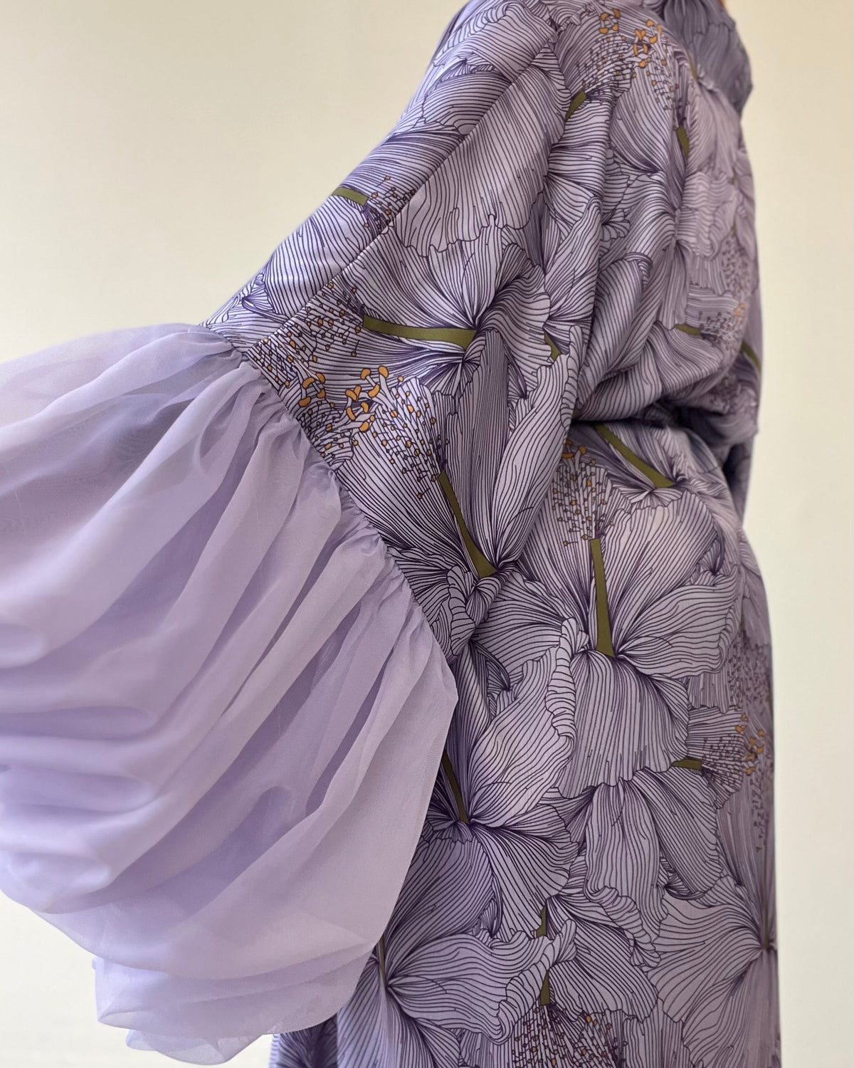Hibiscus Wilted Sleeve Robe