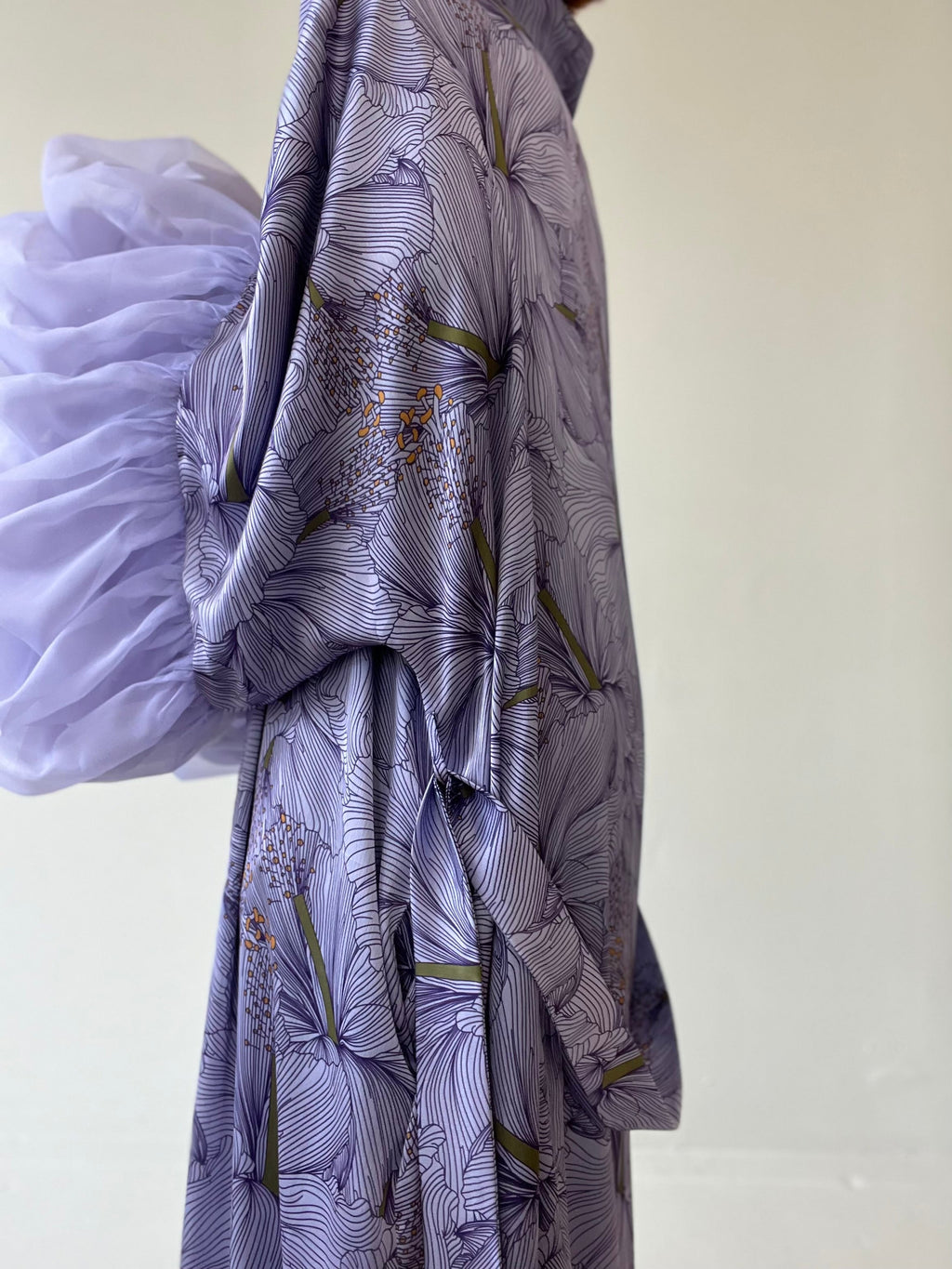 Hibiscus Wilted Sleeve Robe