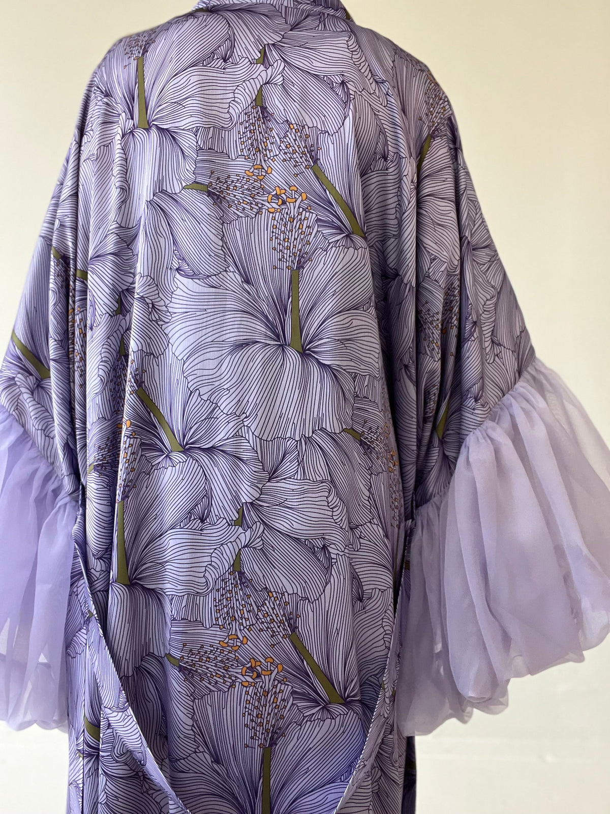 Hibiscus Wilted Sleeve Robe