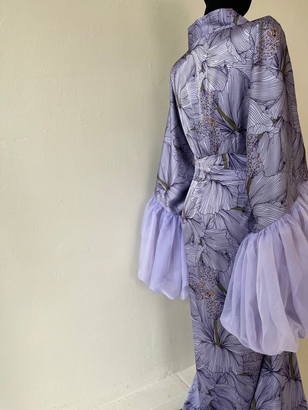 Hibiscus Wilted Sleeve Robe